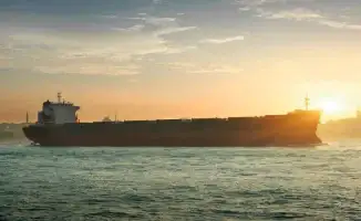 Иранский супертанкер преодолел морскую блокаду США: новые вызовы для глобальной энергетической безопасности