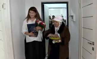 Президент Казахстана поддержал молодых ученых, предоставив им квартиры, что может способствовать развитию науки в стране и привлечению новых талантов.