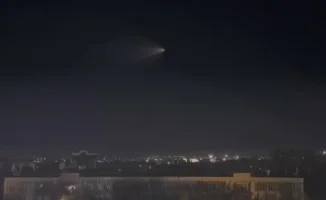 Необычный светящийся объект замечен в небе над Алматы: жители делятся видео в соцсетях