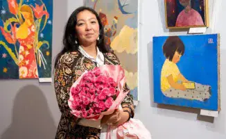 Выставка Айгерим Карибаевой 'Надо мной моё Небо' в Алматы: искусство, вдохновляющее на размышления о свободе и семейных ценностях