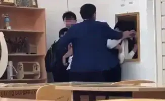 В Астане уволили учителя после скандального видео с его участием, где он применил физическую силу к ученику.
