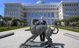 Глава FCI Тамаш Яккель высоко оценил скульптуру тазы и сад в Акорде во время визита в Астану, выразив благодарность Президенту Казахстана за внимание к кинологии.