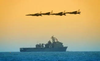 США готовятся к расширению военно-морской операции против Ирана, включая захват иранских судов в международных водах за пределами Ближнего Востока, сообщает The Wall Street Journal.