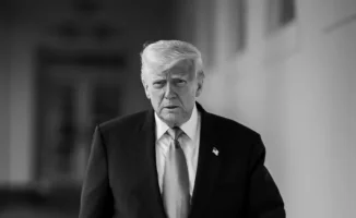 США встали на страже морских границ: иранское судно попыталось прорваться через блокаду, но наткнулось на американский щит в Оманском заливе