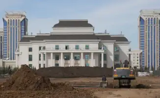 В Астане начались работы по созданию аллеи Мыңжылдық, которая обещает стать значимым проектом по развитию городской среды. Первые кадры со стройки уже доступны, и проект будет иметь протяжённость, которая впечатляет. Это событие подчеркивает стремление ст