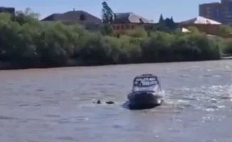 Сила единства: жители Атырау объединились, чтобы спасти девушку, прыгнувшую с моста в реку