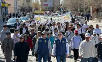 В Балхаше отметили 89-летие города крупной экологической акцией, собравшей взрослых и детей в сквере 'Жастар' с раннего утра.