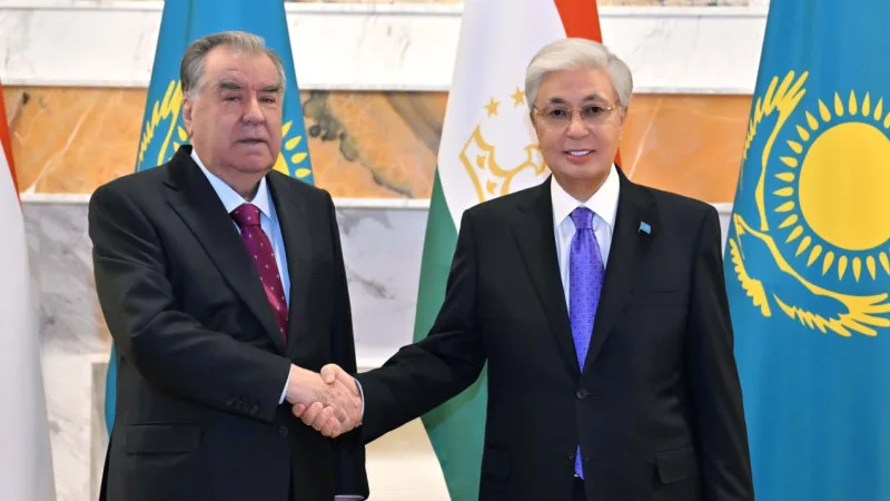 Касым-Жомарт Токаев и Эмомали Рахмон обсудили ключевые вопросы сотрудничества накануне саммита в Астане Атырау