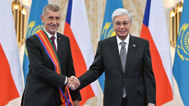 Токаев и Бабиш: Дружба, закованная в орден, сияет на дипломатическом небосводе Атырау