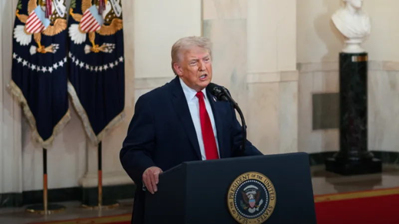 Экстренная эвакуация Трампа и Мелании с ужина в Вашингтоне Атырау