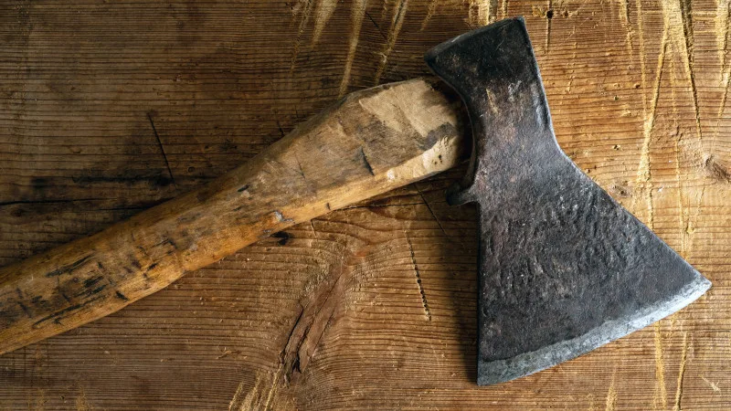 В Алматы ученица пришла в школу с топором, получив указание из соцсетей, планируя нападение. Атырау