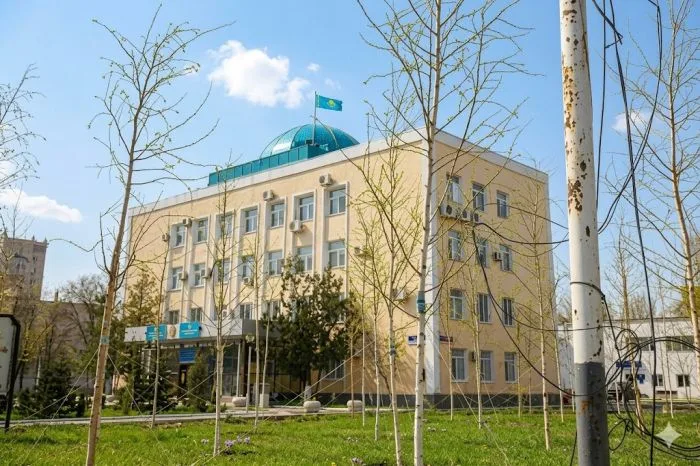В Атырау прошла пресс-конференция в акимате, на которой были разъяснены детали тендера на сумму 11,2 млн тенге. Представители местной власти подчеркнули, что тендер направлен на улучшение инфраструктуры региона и ожидается, что он привлечет внимание местн Атырау