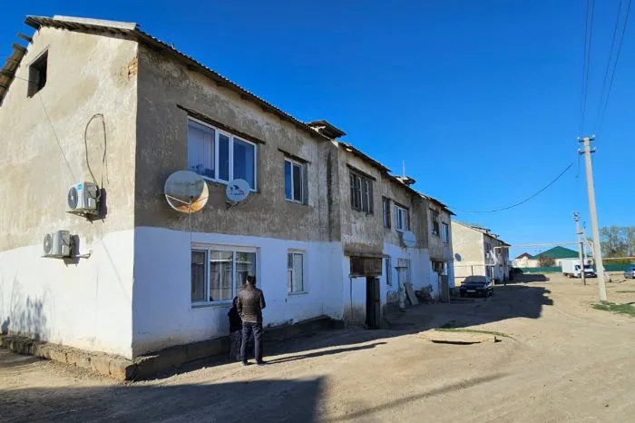 Residents of Hazardous Buildings in Inderbor Appeal to Authorities for Urgent Assistance Атырау