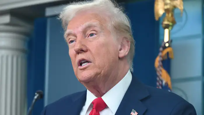 Президент США Дональд Трамп заявил, что у Ирана осталось 48 часов для заключения сделки, иначе на страну "обрушится весь ад". Он также подчеркнул, что в случае отказа Иран должен будет открыть Ормузский пролив. Эти заявления подчеркивают нарастающее напря Атырау