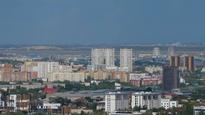 Астанчане вновь жалуются на запахи: коммунальщики провели проверку Атырау