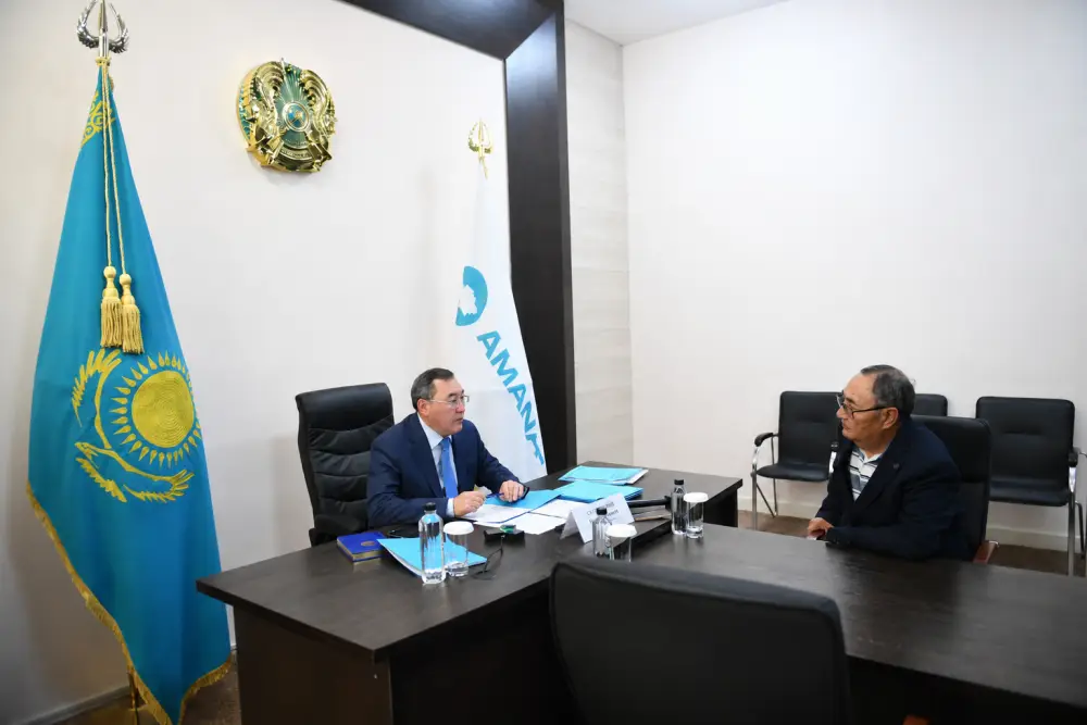 Марат Султангазиев обсудил проблемы водоснабжения и состояния дорог на личном приеме граждан Атырау