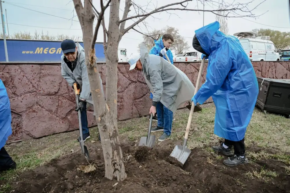 Экологическая акция объединила тысячи жителей региона в высадке более 70 тысяч деревьев Атырау