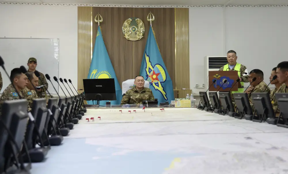 Обсуждение боевой готовности и технологического переоснащения армии на заседании Минобороны в Алматы Атырау
