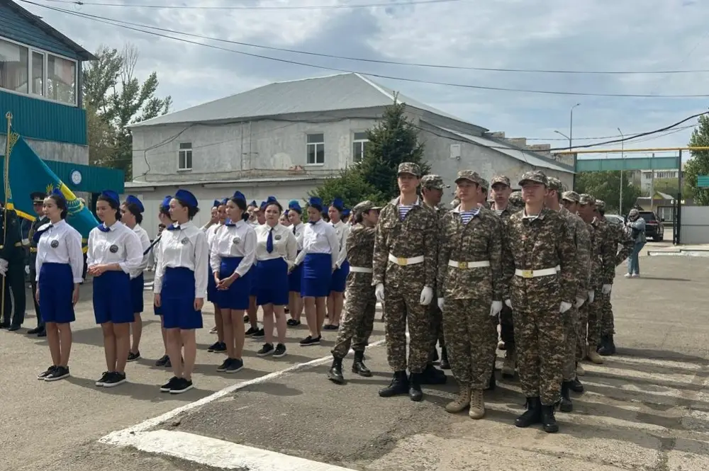 В Уральске 28 школьников вступили в ряды юных десантников (6)