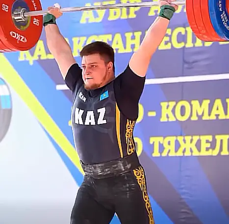 Артём Антропов из Караганды установил три рекорда на чемпионате Казахстана по тяжёлой атлетике Атырау