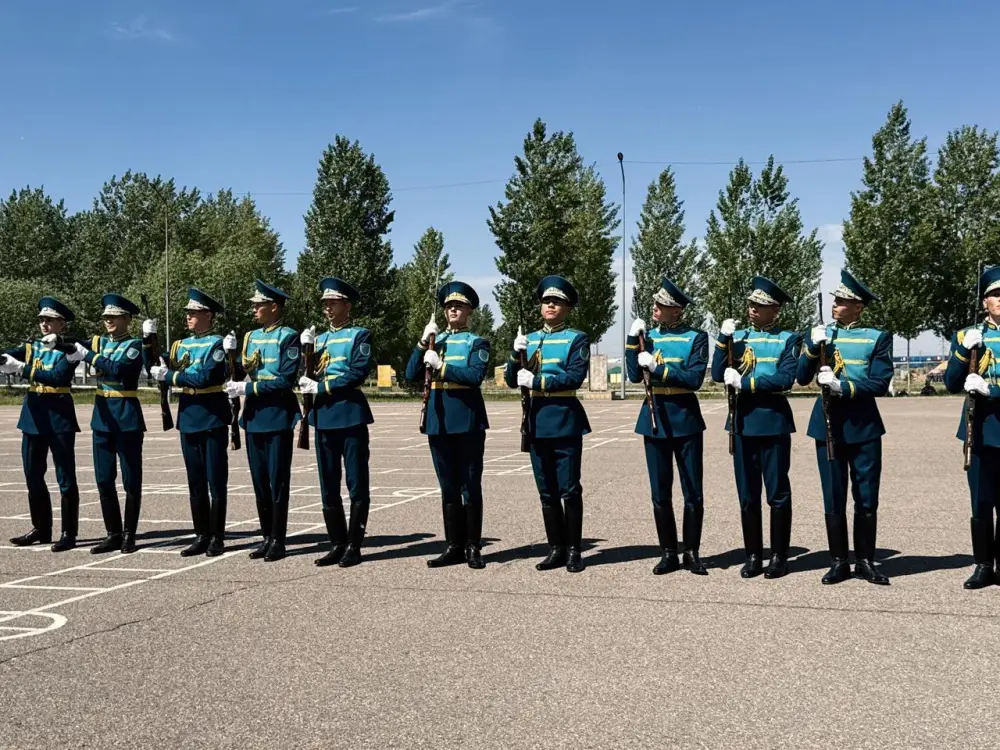 В Астане прошел военно-патриотический сбор молодежи «Айбын-2026» (4)