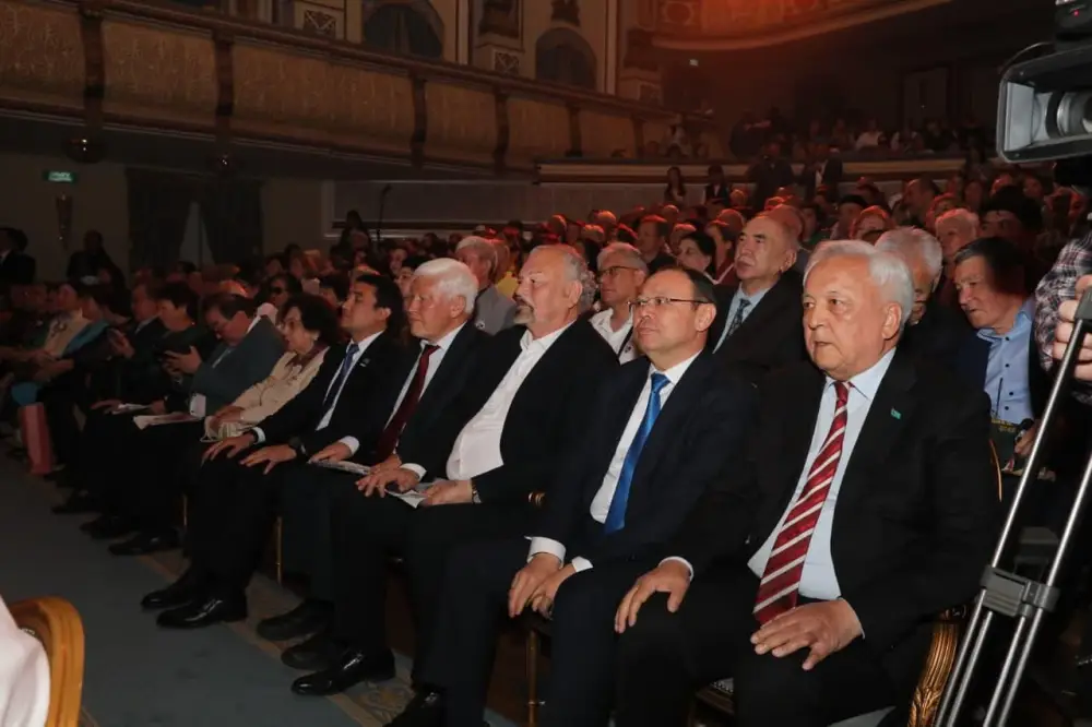 В Алматы отметили 90-летие Олжаса Сулейменова, выдающегося казахского писателя и общественного деятеля Атырау