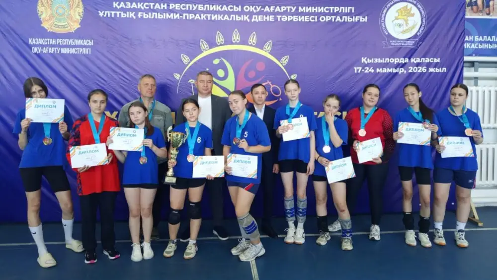 Команда школьниц из Караганды завоевала бронзовую медаль на республиканском турнире по гандболу в Кызылорде Атырау