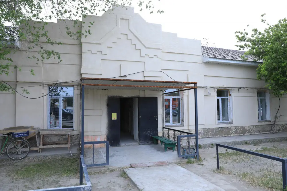 В Эмбе идет реконструкция железнодорожного вокзала (5)