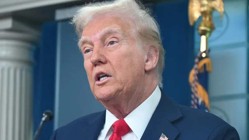 Президент США Дональд Трамп успешно прошел ежегодное медицинское обследование в Национальном военно-медицинском центре имени Уолтера Рида, где врачи опубликовали отчет о его состоянии здоровья. Атырау