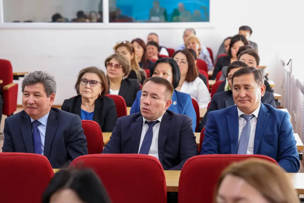 Председатель Высшего Судебного Совета Дмитрий Малахов представил коллективу Академии правосудия нового ректора — Мусина Каната Калкамановича, назначенного распоряжением Председателя Совета (2)