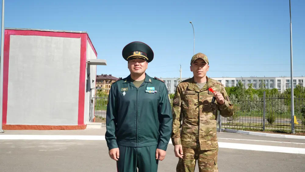 Глава МЧС вручил ключи от новой техники (2)