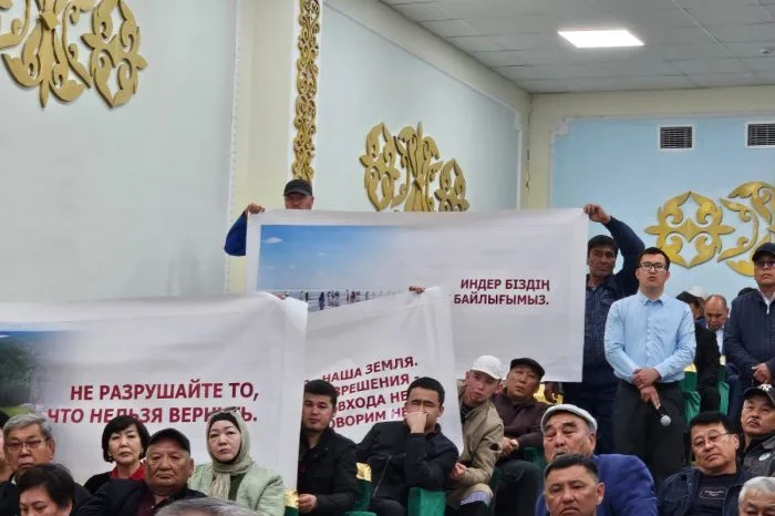 Социальное напряжение на фоне слушаний по добыче соли в Индере: конфликт интересов и местное население Атырау
