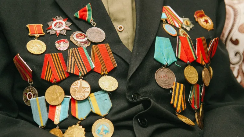 В 2026 году акиматы Астаны и Алматы выделили ветеранам Великой Отечественной войны выплаты к 9 Мая. В Астане выплаты получили 500 ветеранов, каждый из которых получил по 100 000 тенге. В Алматы выплаты были назначены 300 ветеранам, сумма составила 80 000  Атырау