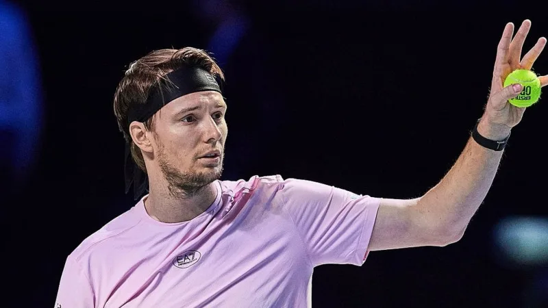 Александр Бублик, преодолев трудности, вышел в полуфинал турнира ATP 250 в Женеве, укрепив свои позиции в мировом теннисе и подтвердив статус лучшего теннисиста Казахстана. Атырау