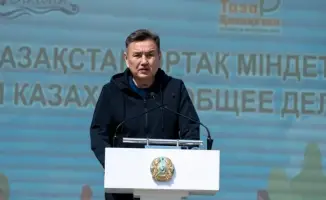 Выпускники Усть-Каменогорска высаживают именные деревья в рамках инициативы "Таза Қазақстан"