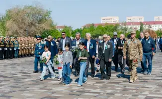 Атырауцы почтили память героев у Вечного огня