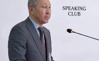 Звезды публичных выступлений зажигают на сцене разговорного клуба «Speaking club»