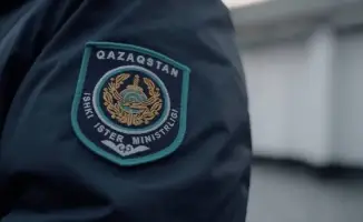 Полицейские раздают защитные щиты от интернет-мошенничества в Туркестанской области