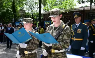 Шаги мужества: военно-патриотическое шествие в Университете Абая в честь Дня защитников Отечества