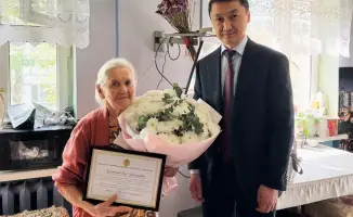 Встреча Ерсайына Нагаспаева с ветераном ВОВ подчеркивает значимость памяти о победе и поддерживает ветеранов в современном обществе