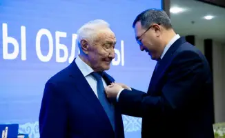 Президент Касым-Жомарт Токаев поздравил Стахана Белгожаева с награждением орденом «Барыс» I степени