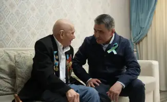 Министр поздравил ветерана в нашем городе