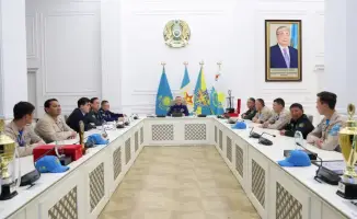 Министр обороны Узбекистана наградил юных патриотов за достижения в военно-патриотическом соревновании