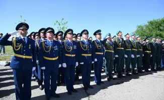 В Алматы торжественно подняли Государственный флаг в честь Дня защитника Отечества
