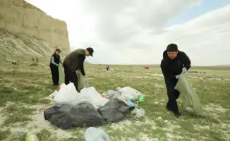 Нурдаулет Килыбай призвал жителей и гостей региона к сохранению чистоты природных территорий Мангистау