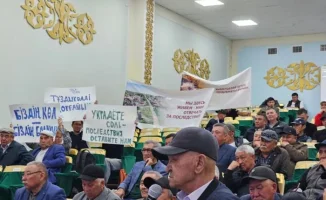 Индерцы протестуют против проектов на берегах Арала