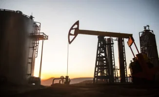 Рынок нефти остается стабильным на фоне заявлений Трампа о завершении конфликта с Ираном, что указывает на отсутствие значительных изменений в глобальном спросе и предложении.