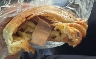 Самса в Атырау: вкусно, но с лейкопластырем на гарнир!