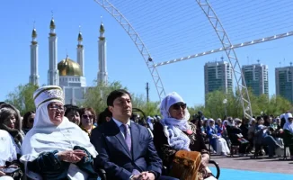 В Актобе прошло торжественное мероприятие "Анаға тағзым", посвящённое Дню матери, которое стало одним из самых тёплых и душевных событий, собравшим множество участников для чествования матерей.