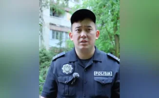 В Алматы сотрудники полиции успешно предотвратили трагедию, спасая женщину, которая намеревалась спрыгнуть с балкона многоэтажного дома на проспекте Достык.